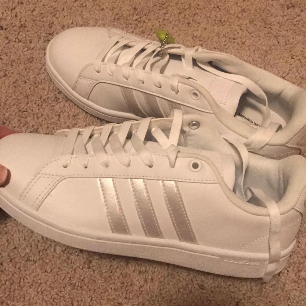 NEVER WORN neo cloudfoam Adidas!!